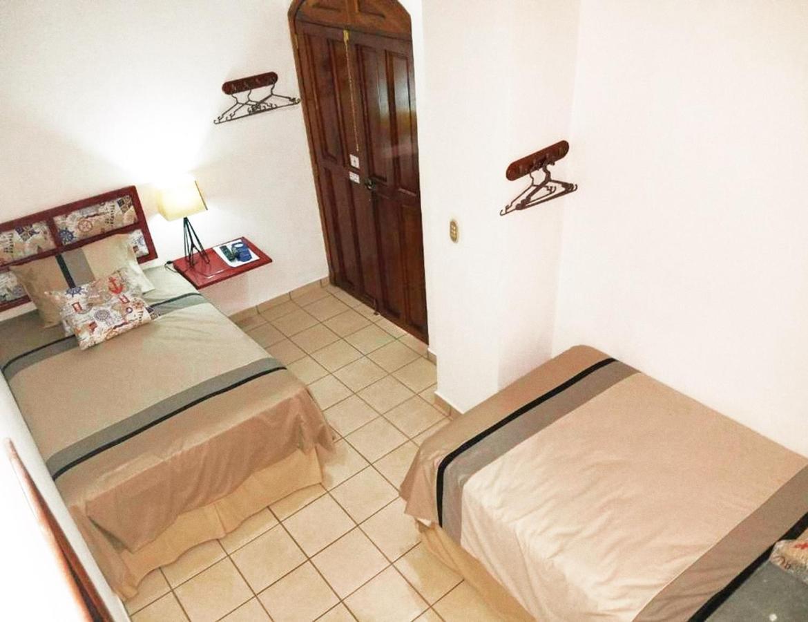 Hostal Las Puertas 산타 아나 외부 사진